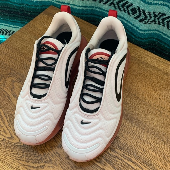 Women’s Nike Air Max 720 - Picture 1 of 4